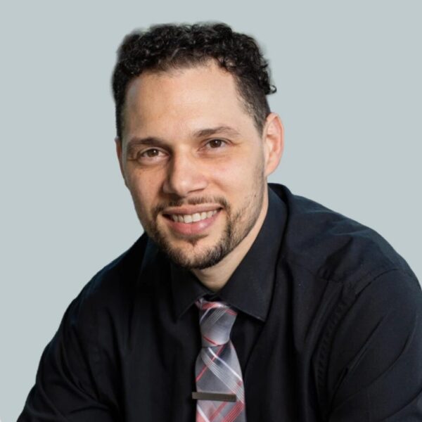 Headshot of Luis Rosa, CFP®, EA